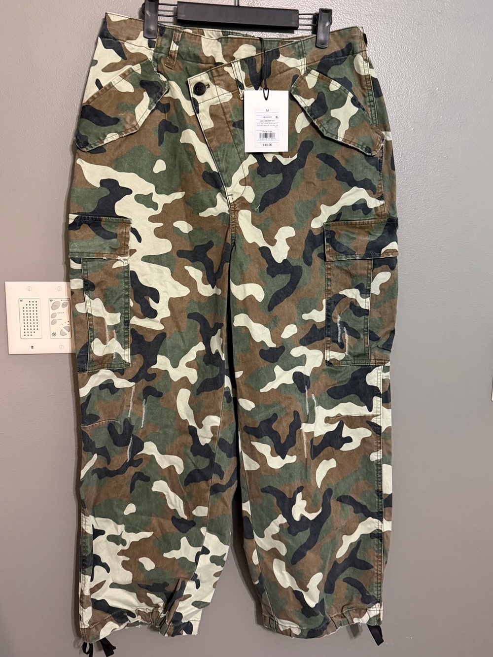 NWT KBB by Kahlana Dark Camo Cargo Straight Leg Pants M